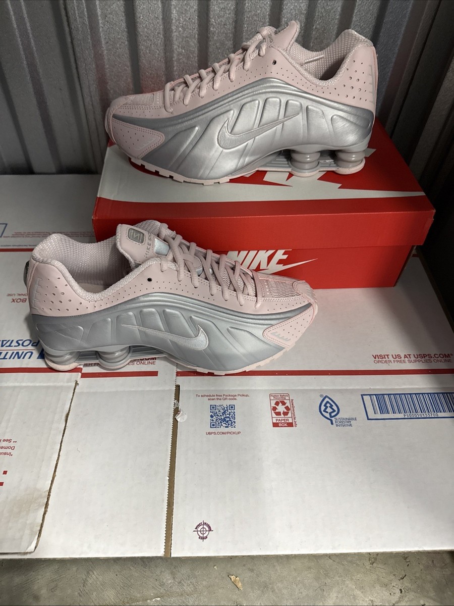 ◆Nike◆ Shax R4 W Barely Rose llic Platinum AR3565600 A AR3565600 Women's Nike Shox R4 Barely Rose Metallic Platinum
