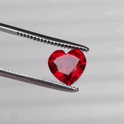 Red Ruby Blood 5,10 Ct. Form Herzschliff Mosambik Edel lose Edelstein