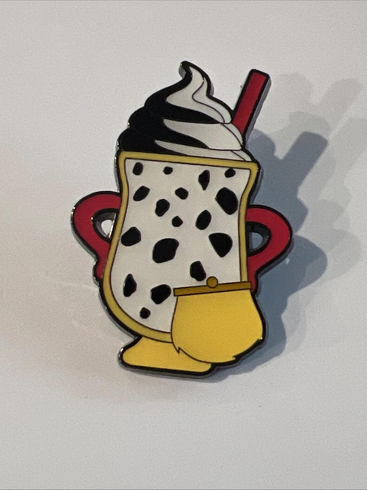 Loungefly Disney Villains Mystery Pin Cruella 101 Dalmatians Drink E4