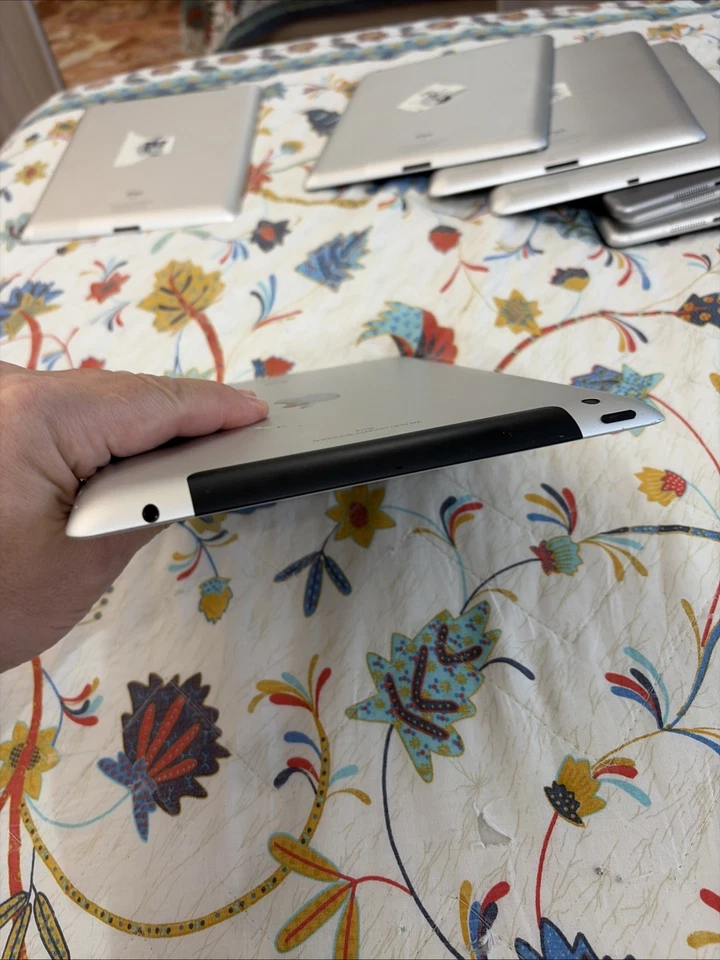 Apple iPad 3rd Generation A1403 Wi-fi  Cellular Bianco White T108 - Immagine 4 di 4