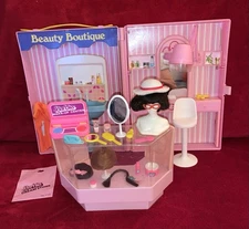 VINTAGE BARBIE DREAM STORE PINK COUNTER/BEAUTY/WIG SHOP/MIRROR/ACCESSORIES- 1982