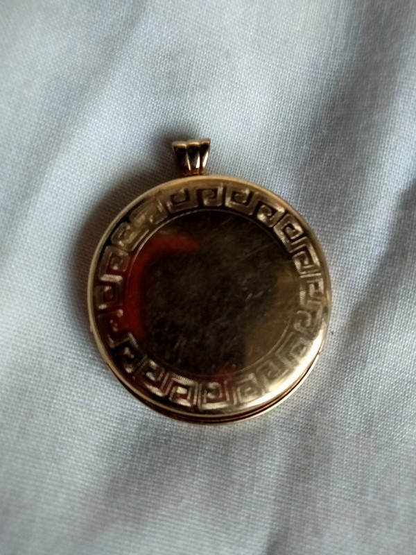 Vintage  1/20 14 KT Gold Filled Locket Read Description 