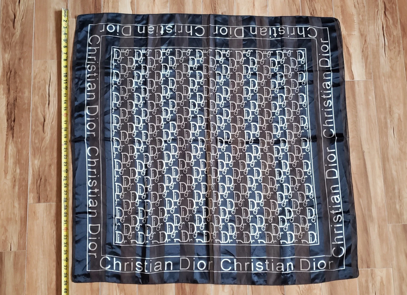 Grande écharpe Christian Dior 100% soie noire rayures dorées et transparente