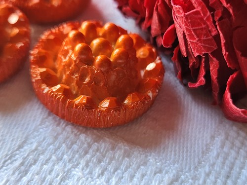 Trio boutons vintage en résine orange pied 2,7 cm ref 5619 - Picture 3 of 6