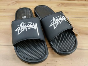 nike black and white flip flops