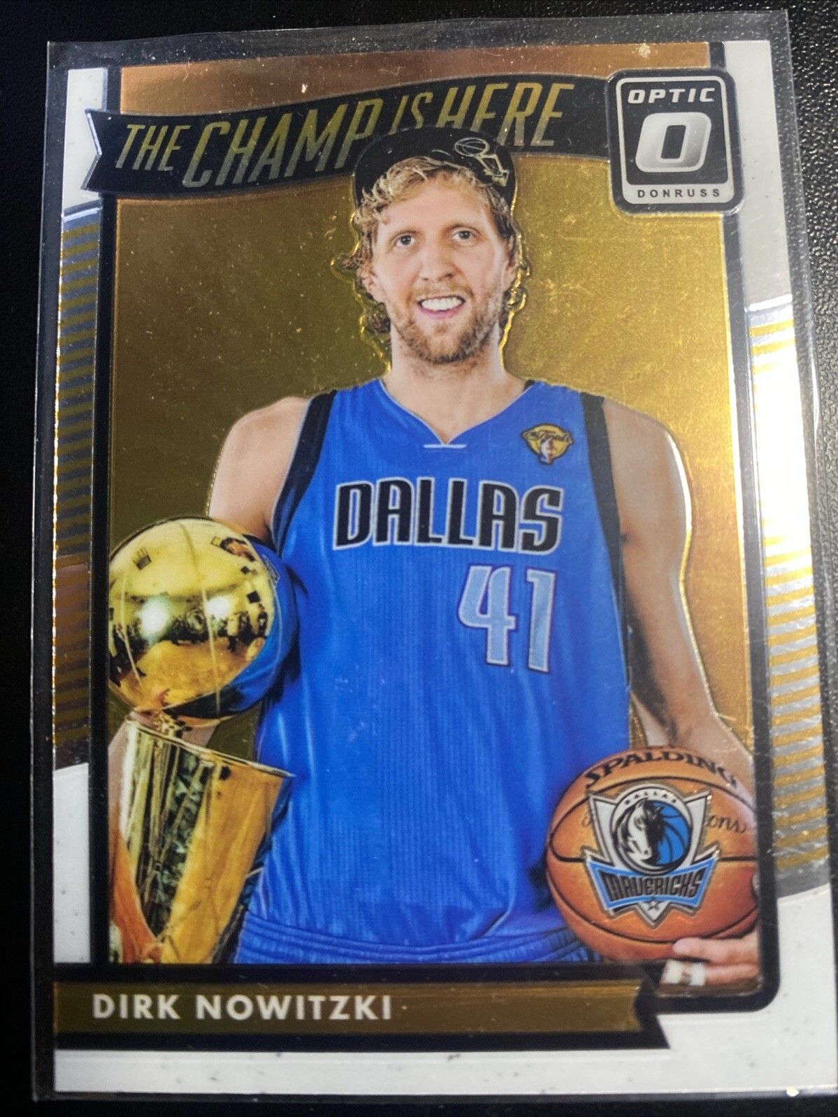 2016-17 Contenders Optic Dirk Nowitzki THE CHAMP IS HERE #9 Insert Mavericks