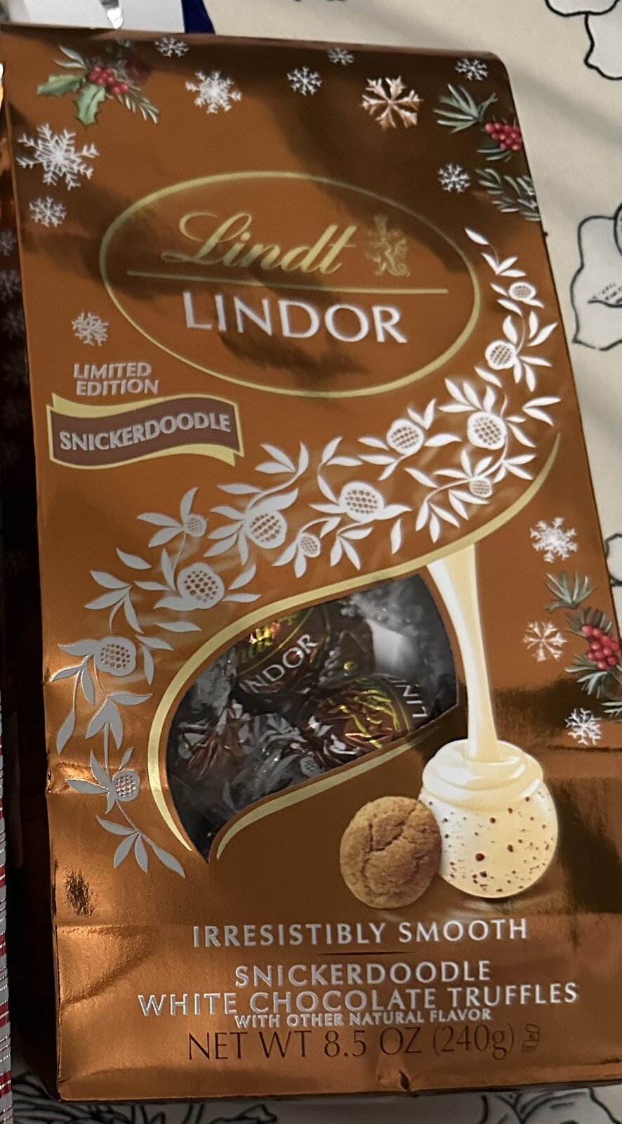Lindt LINDOR Holiday SNICKERDOODLE White Chocolate Truffles 8.5oz Bag
