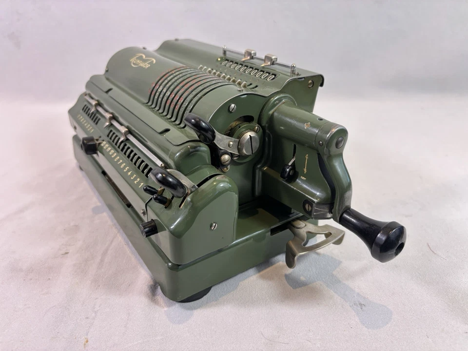 Machine à Calculer Manuelle TRIUMPHATOR - Modèle d'Artillerie Militaire / CRN1 - Photo 3/4