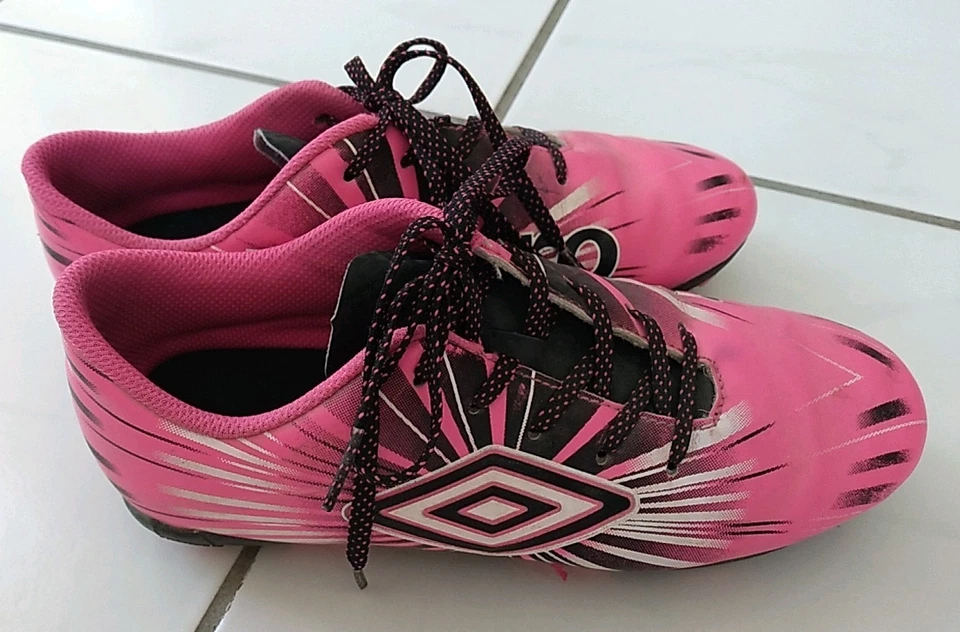 UMBRO PinkSoccer Cleats Shoes Girls Youth sz 3.5 - Image 2 of 4