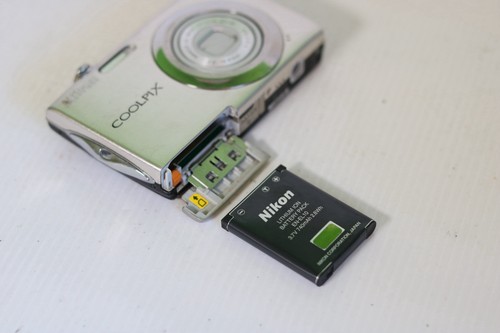 Nikon Digital Camera Coolpix S3000 12.0MP Silver Tested - Picture 9 of 12
