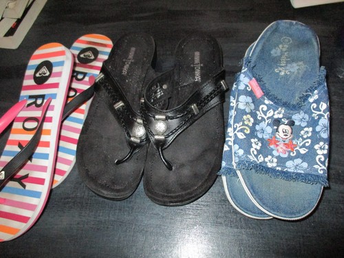 Lot 3 Pair Womens Size 8 Sandals, Flip Flops, EUC, Roxy, Disney, Minnetonka - Picture 3 of 10