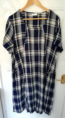 Adini 22 L3 Marineblau, weiß strukturiertes kariertes Shift-Kleid Lagenlook Baumwollfalt