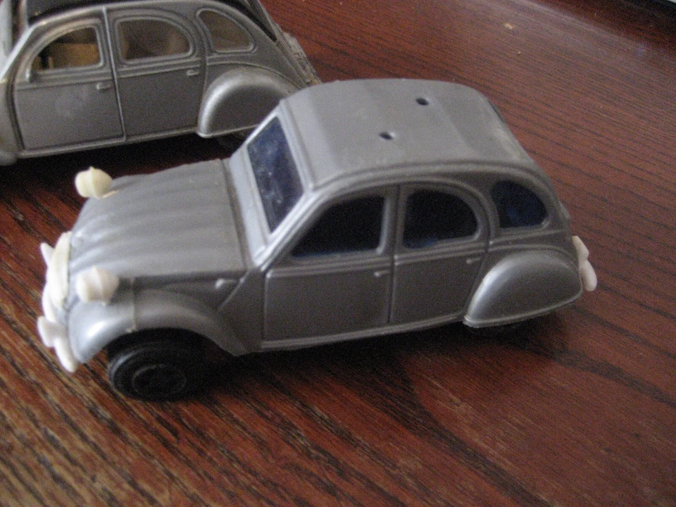 welly et marque inconnue lot de 2 citroen 2cv en bon etat1/32 - Photo 2/4