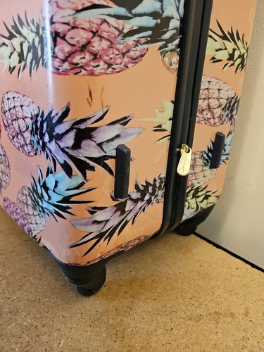 Jessica Simpson 24" And 29" Luggage Pink PINEAPPLE Hardside Suitcase Tropical - Picture 8 of 22