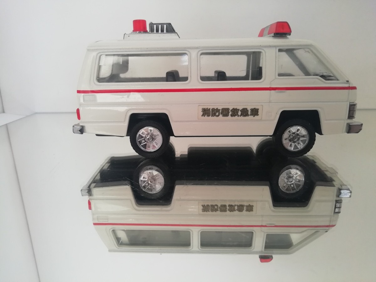 DIAPET YONEZAWA 122 TOYOTA HIACE AMBULANCE SCALE 1:35 JAPAN