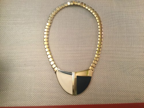 Vintage TRIFARI Choker Necklace In Gold 