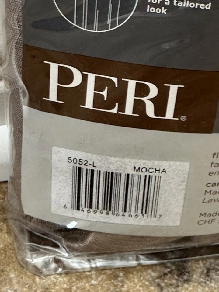 "Cenefa plisada Peri Pinch hechizada moca 26"" X 18""" Foto 3 de 3