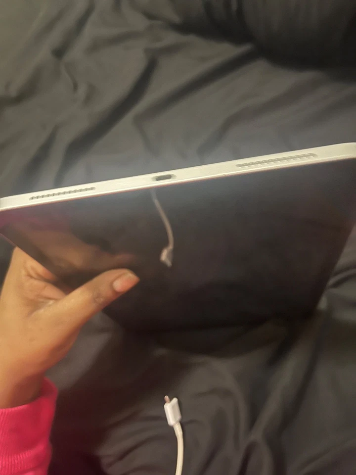 Apple iPad (11th generation) A3354 128 GB, Wi-Fi, 11 in - Silver - Image 4 of 4