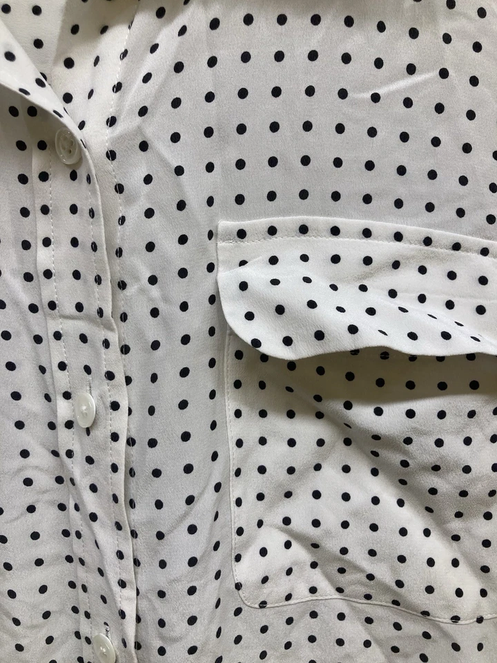 Blusa Equipment Mujer Pequeña Blanca Seda Botones Lunares Manga Larga Botón Foto 2 de 4