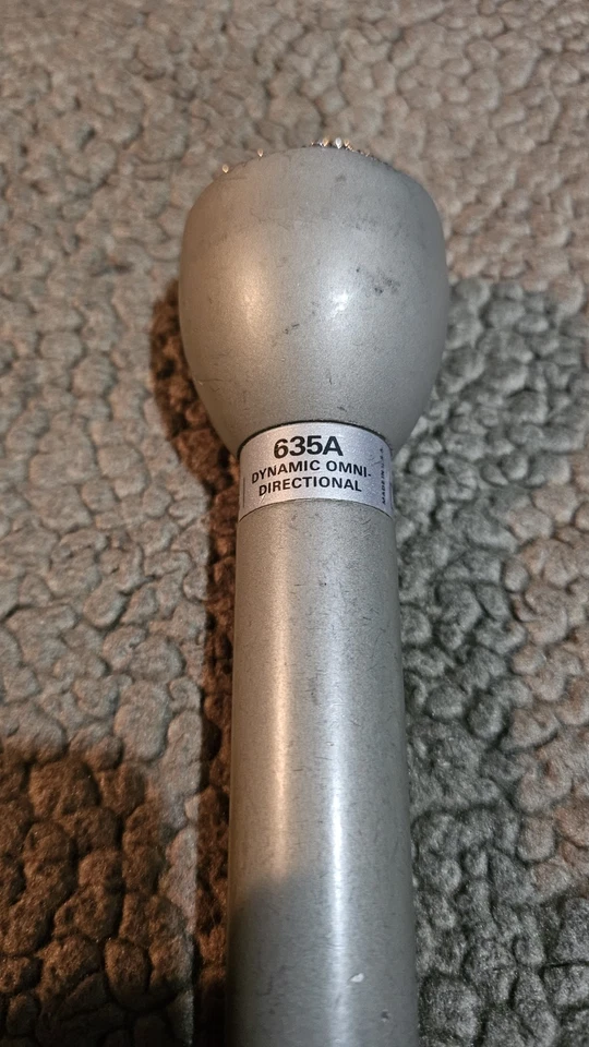 Electro Voice 635A Dynamic Omni-Directional Voice Microphone. Silver. - Image 2 of 4