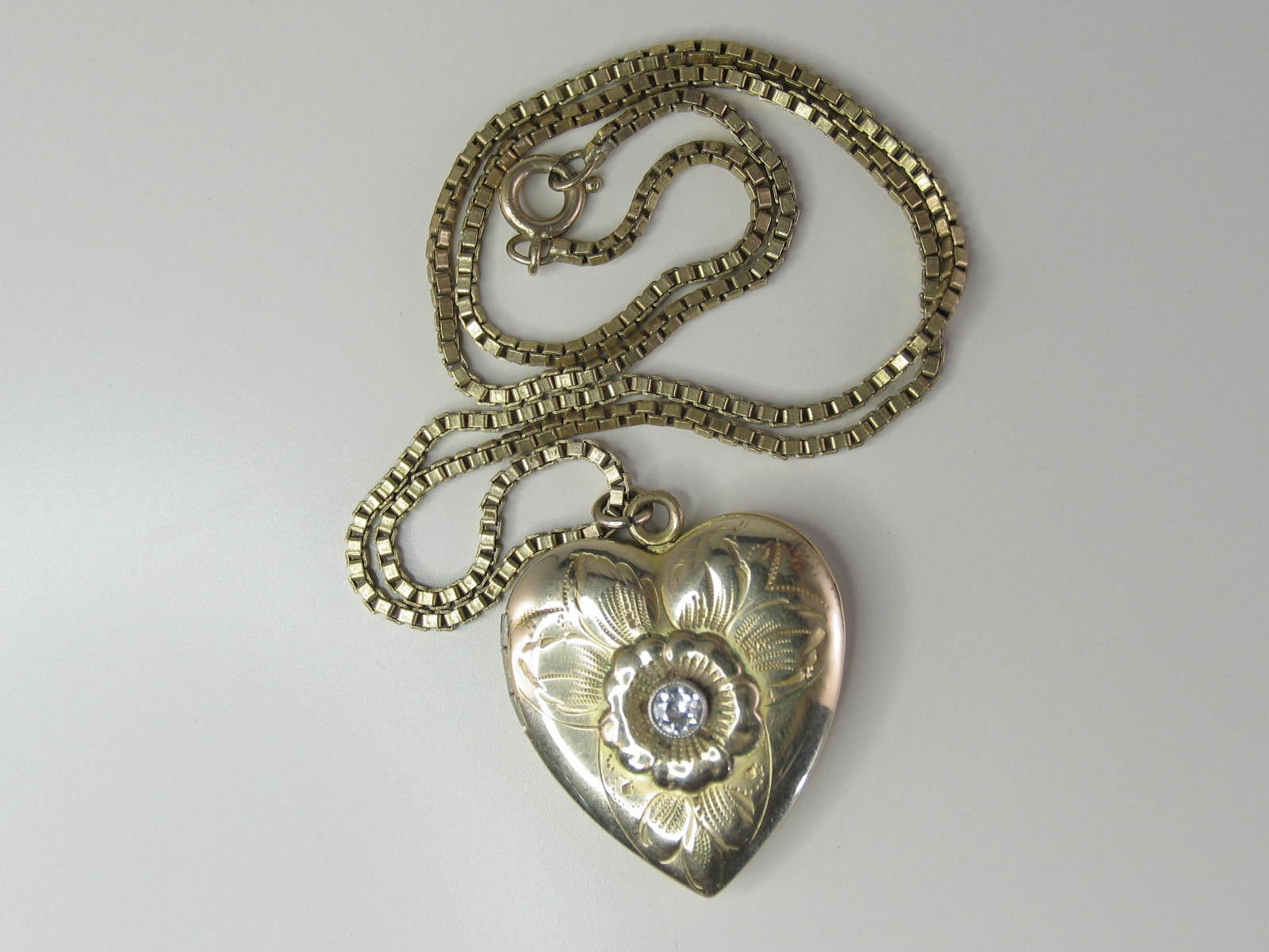Vintage 12k Gold Flower Heart Photo Locket Pendant .15ct Diamond 15" GF Necklace