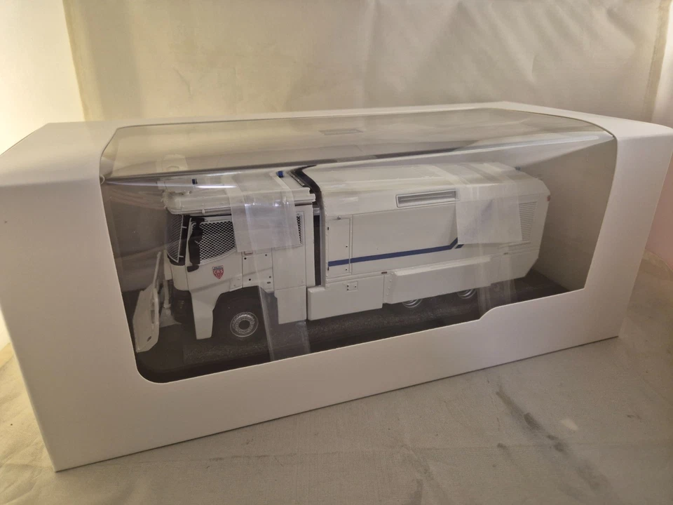 PERFEX 754 DESAUTEL VLE Véhicule Lanceurs d’Eau 26 TONNES BLANC  1/43 - Immagine 3 di 4