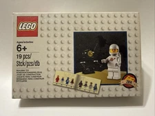 Lego New Sealed 5002812 Classic Spaceman Minifig Limited Retired