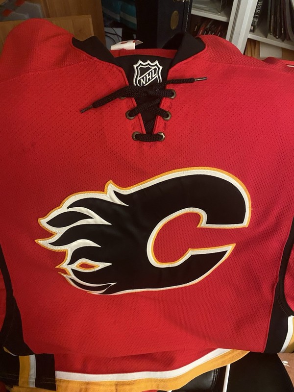 Anton Babchuk Calgary Flames Red Game Used Worn 2010-2011 Jersey MeiGray listed