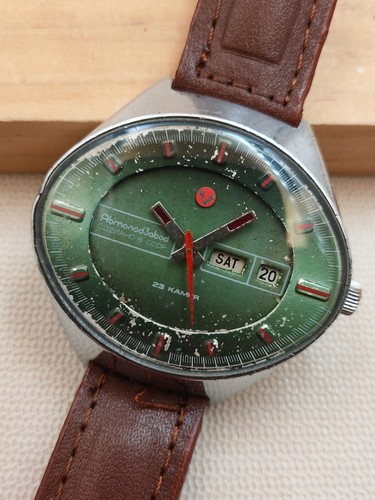 Vintage Soviet USSR Watch CHAIKA Stadium Mechanical 23 Jewels Day Date Working