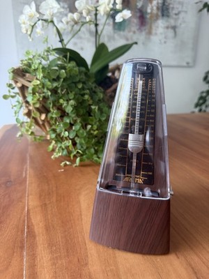 AROMA AM-707 mechanisches Metronom   voll funktionsfähig