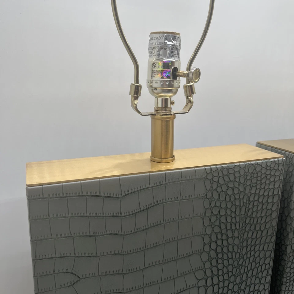 Lámpara de mesa SAFAVIEH Deco New York rectangular de cuero | Cocodrilo | (Juego de 2) Foto 4 de 4