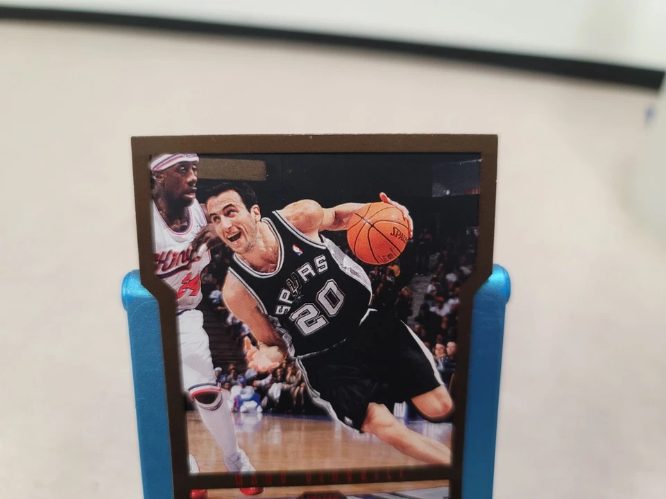 2004-05 Fleer NBA Limited Skybox LE Manu Ginobili /50 DieCut - Imagem 2 de 4