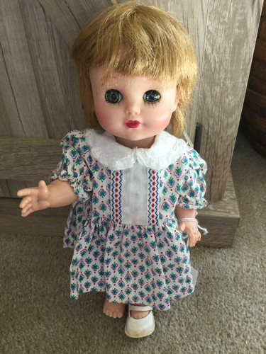 Puppe von Eegee Gelenkstil in weißem Blumen Vintage Kleid Schlafaugen 10 Zoll