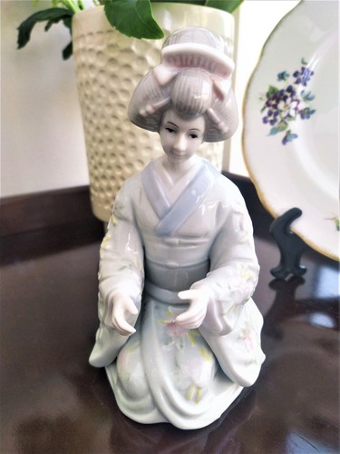 Porcelain Geisha sitting