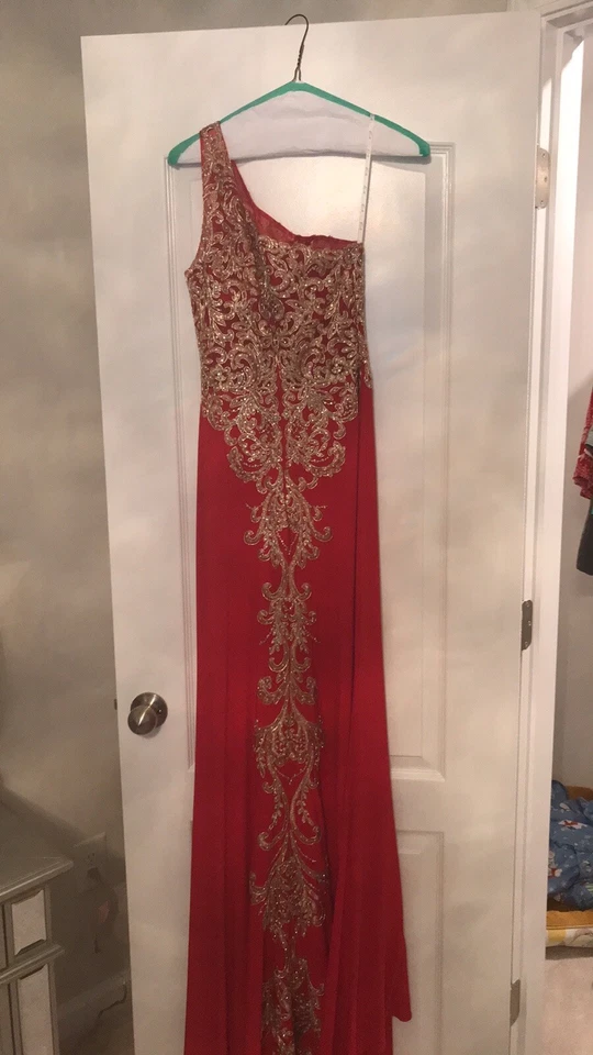 Camille La Vie красный и золотой одно плечо поезд официальный/выпускное платье размер 4 - Изображение 2 из 3