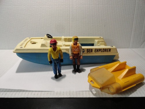 VINTAGE - FISHER PRICE SEA EXPLORER w/ SEA SLED & 2 FIGURES - 1976