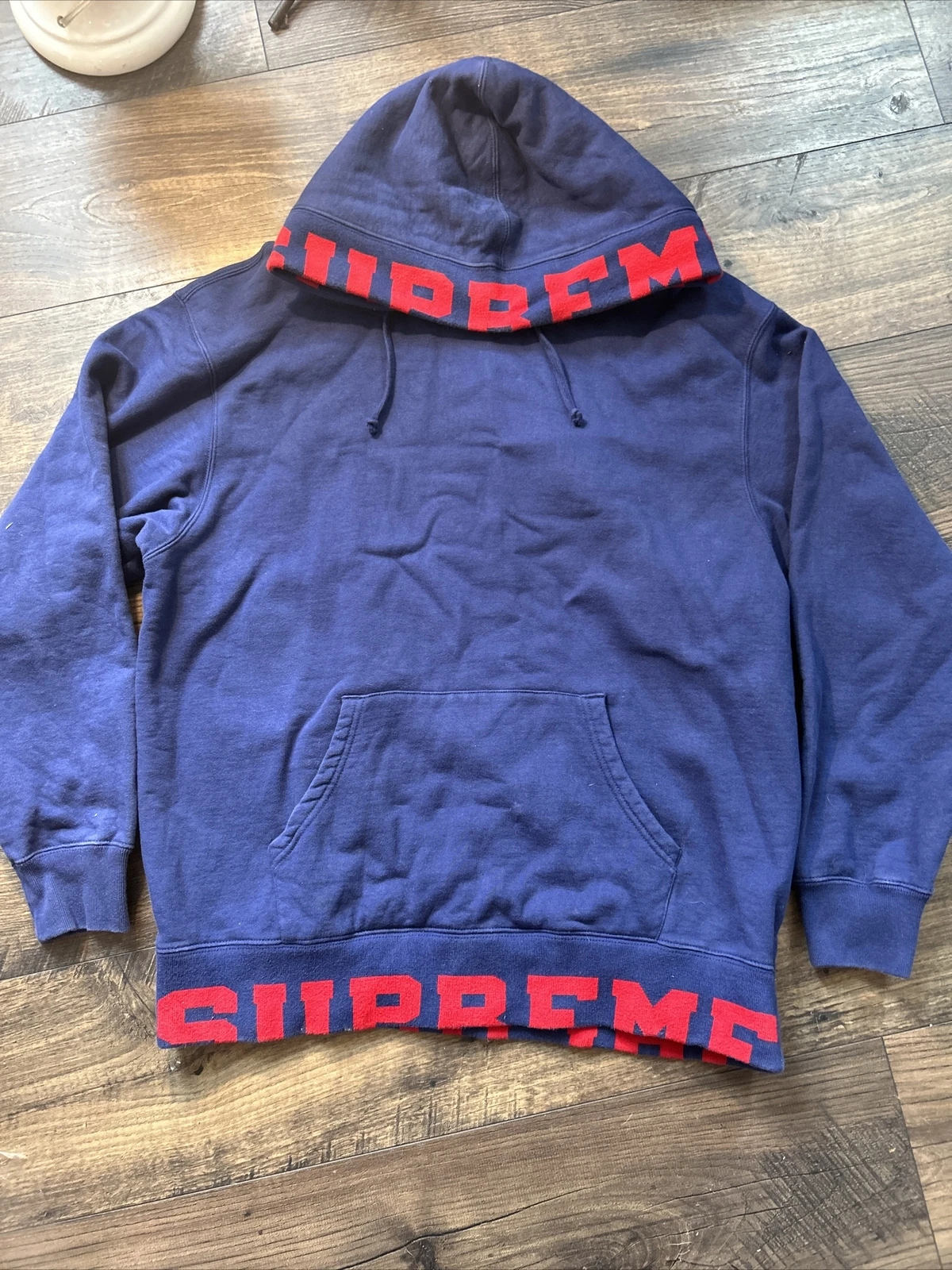 Sweat à capuche Supreme Cropped Logos bleu foncé taille M   Occasion en douceur