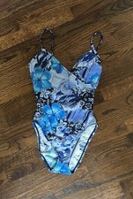 Cute and flattering vintage speedo one piece. Size 8 but runs small.