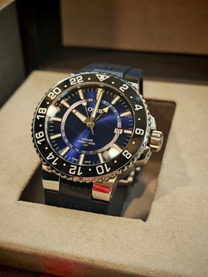 Oris Aquis GMT Datum 43,5 mm blaue Keramik Lünette voll