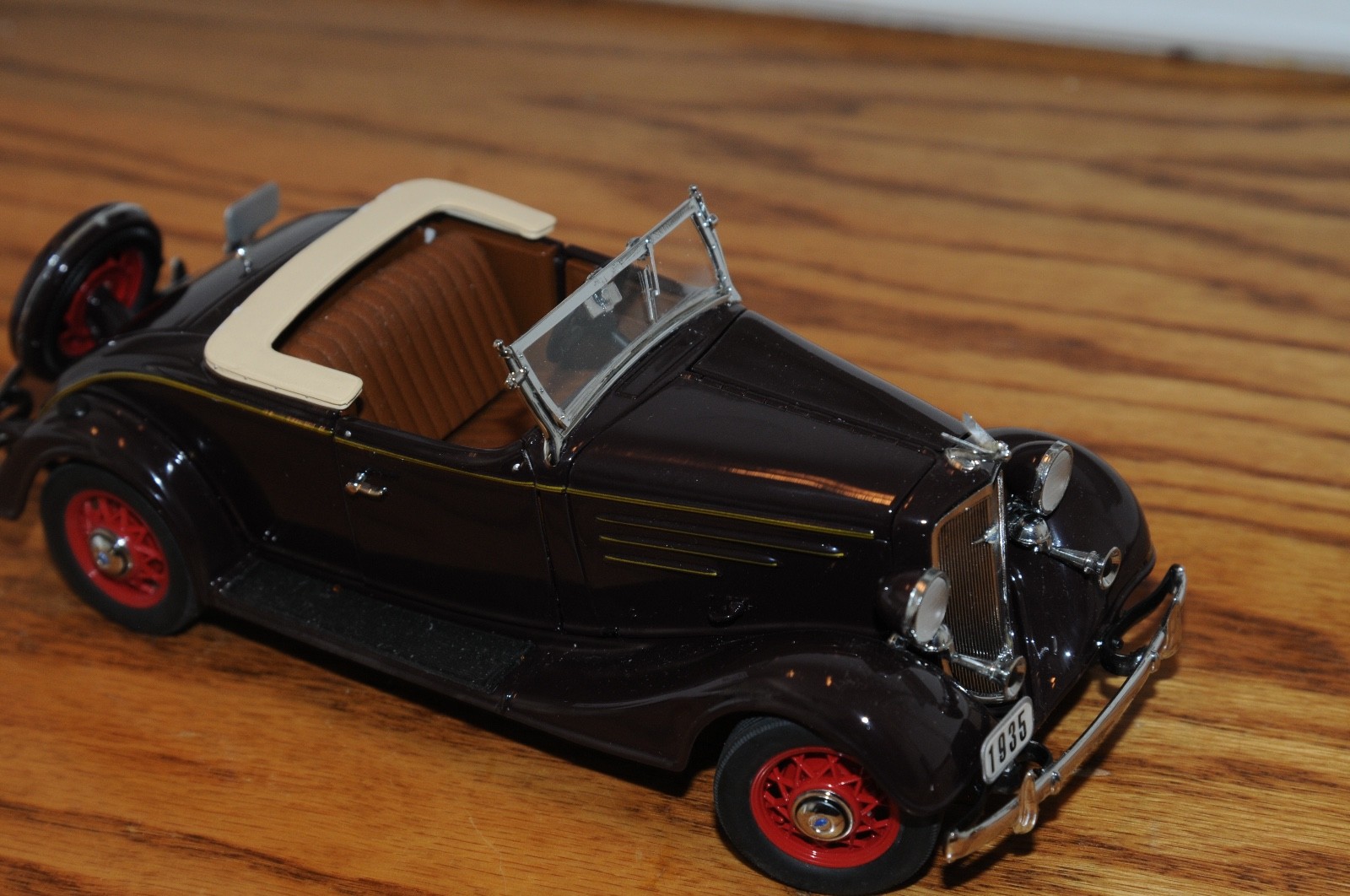 Danbury Mint 1935 Chevrolet Standard Sports Roadster 1:24Scale Diecast Model Car