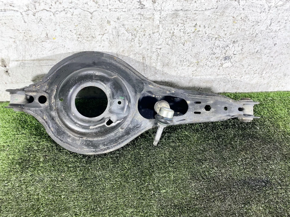 12-18 FORD FOCUS 2,0 Л ЗАДНИЙ ЛЕВЫЙ СО СТОРОНЫ ВОДИТЕЛЯ НИЖНИЙ РЫЧАГ УПРАВЛЕНИЯ ПРУЖИННОЕ КРЕПЛЕНИЕ OEM - Изображение 2 из 3