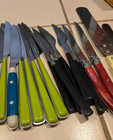 Kitchen utensils 15 plastic baskets 8 plates signed knives 4 Fiesta 2 Laguiole — photo 4