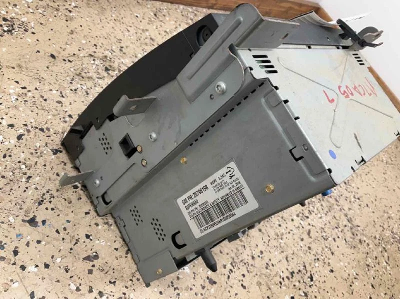 Chevrolet Suburban 1500 2500 2007-2014 techo trasero entretenimiento 8 pantallas de visualización Foto 2 de 4