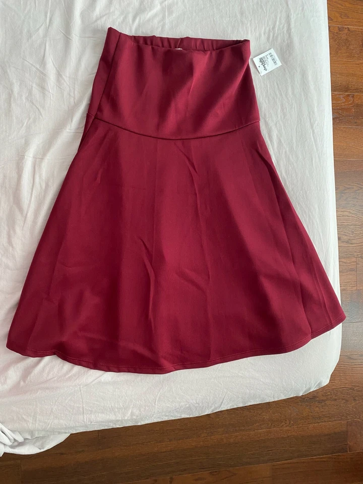 NUEVO CON ETIQUETAS Charlotte Russe Falda Acampanada Hasta la Rodilla Roja Talla S EE. UU. Foto 2 de 2