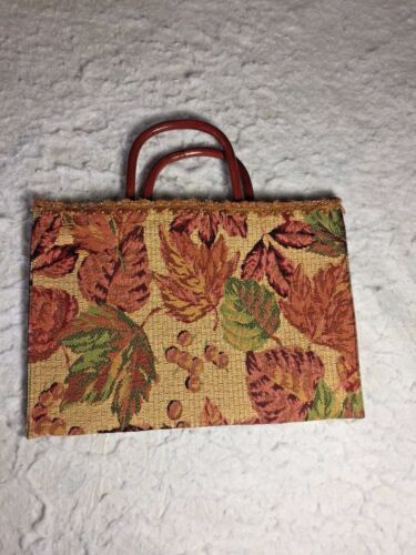 Hermoso bolso de mano con mango de madera forrado de tela de tapiz estampado de hojas de otoño - Imagen 2 de 3