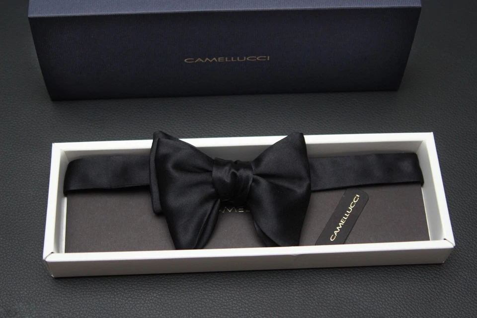 Pajarita para hombre 100 % seda Charmeuse negra autoatada pequeña compacta mariposa Foto 2 de 4