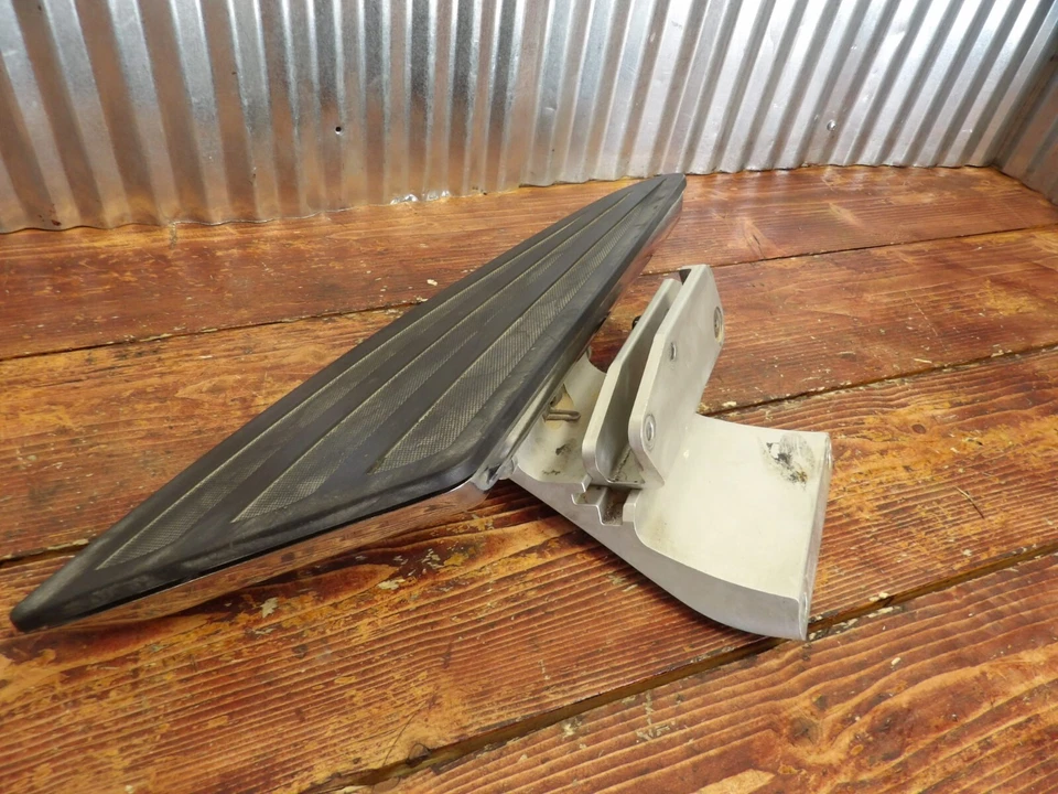 08 Victory Vision 106 REPOSAPIÉS / CLAVIJA DE PISO DELANTERO DERECHO con SOPORTE 5135045 Foto 3 de 4