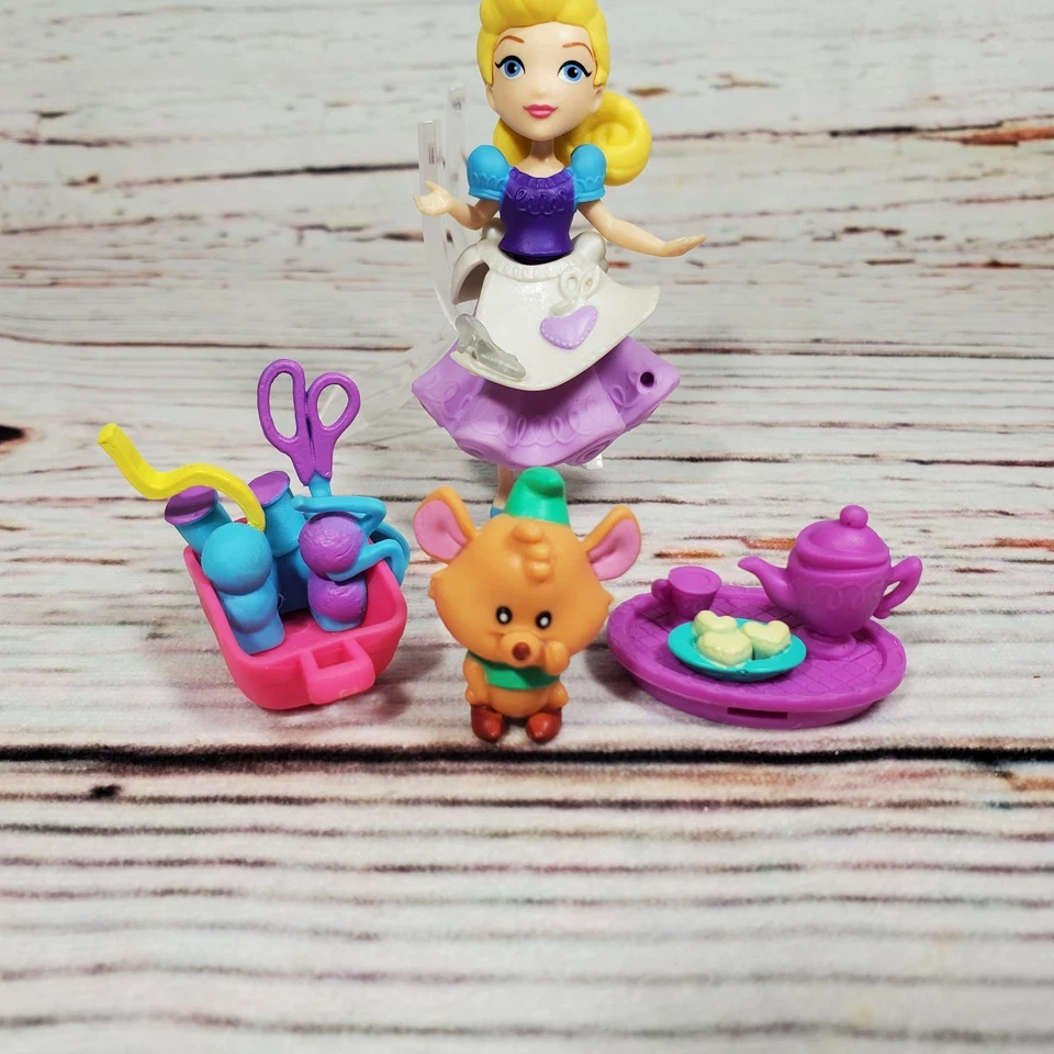 Lote Princesas Disney Pequeño Reino Cenicienta Costura Fiesta Hasbro Muñeca Polly Foto 3 de 4