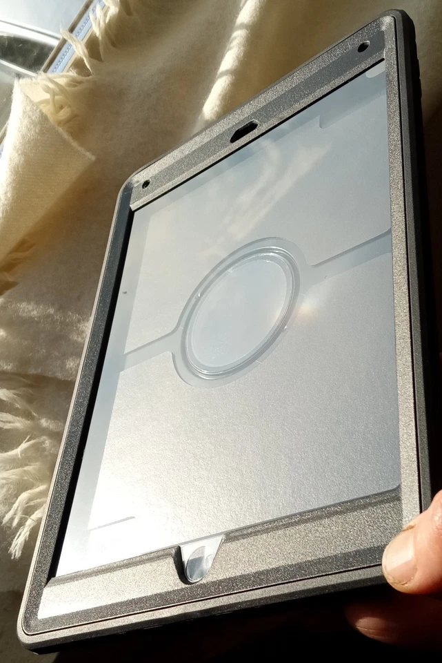 Otter Box Defender Rugged Protection for Apple iPad (NO STAND) - Image 2 of 4