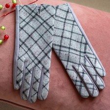 NWT Women's Plaid Gloves Text Touchscreen Gray Black Tartan Check Classic